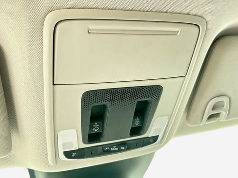 Used 2023 Honda Pilot Touring image 17