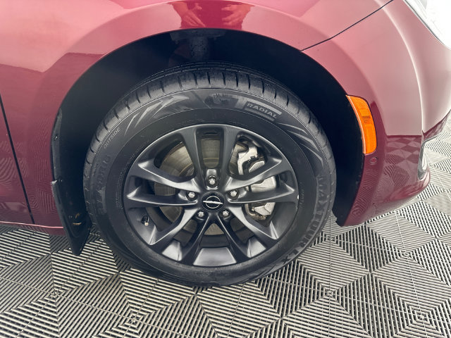 Used 2020 Chrysler Pacifica Touring-L w/ Advanced Safetytec Group AWD/4WD image 37