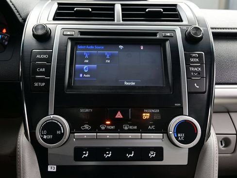 Used 2014 Toyota Camry LE FWD image 19