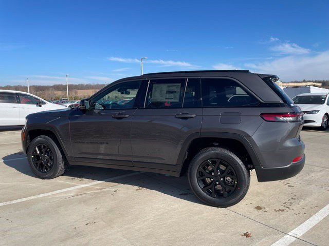 New 2026 Jeep Grand Cherokee Altitude AWD/4WD image 2