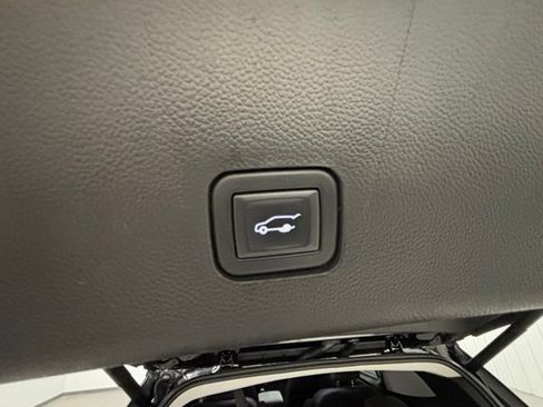 Used 2020 Chevrolet Traverse LT FWD image 9