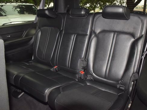 Used 2024 Jeep Wagoneer L Series II RWD image 15
