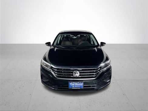 Used 2022 Volkswagen Passat 2.0T FWD image 3