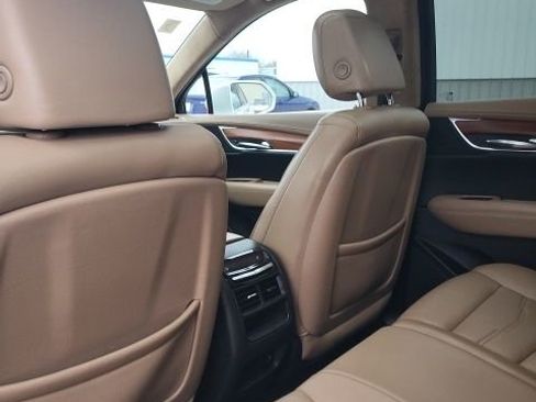 Used 2017 Cadillac XT5 Platinum w/ Driver Assist Package AWD/4WD image 14