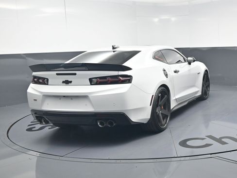 Used 2017 Chevrolet Camaro SS RWD image 9