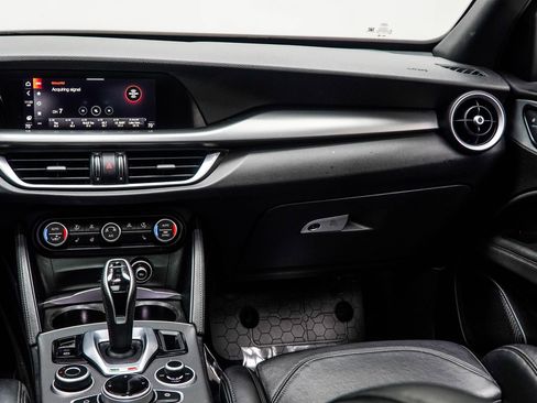 Used 2023 Alfa Romeo Stelvio Veloce AWD/4WD image 18