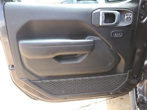 Used 2025 Jeep Wrangler Unlimited Rubicon AWD/4WD image 17
