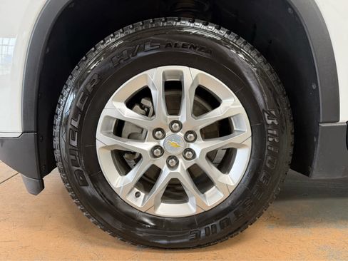 Used 2020 Chevrolet Traverse LT w/ Driver Confidence II Package AWD/4WD image 8