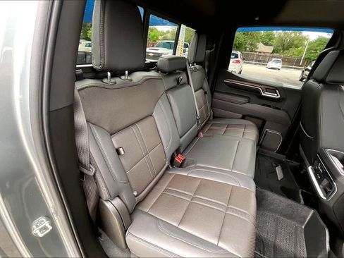 Used 2025 Chevrolet Silverado 1500 High Country AWD/4WD image 19