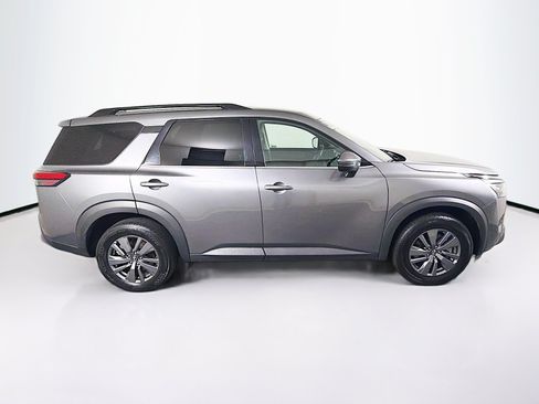 Used 2025 Nissan Pathfinder SV FWD image 10