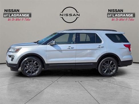 Used 2018 Ford Explorer XLT w/ Equipment Group 202A image 8