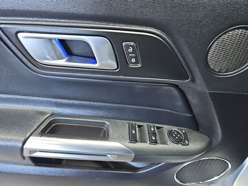 Used 2019 Ford Mustang Premium image 7