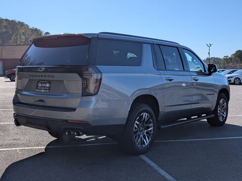 Used 2025 Chevrolet Suburban Z71 w/ Comfort Package image 9