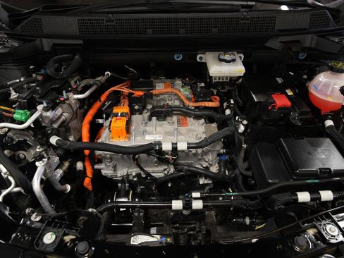 Used 2025 Chevrolet Equinox EV LT w/ Convenience Package image 13