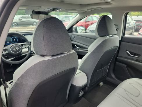 New 2025 Hyundai Elantra Limited image 10