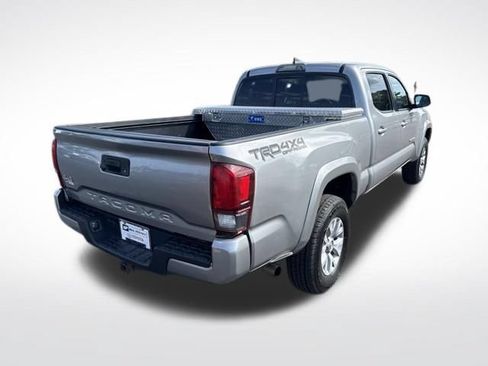 Used 2019 Toyota Tacoma TRD Sport AWD/4WD image 5