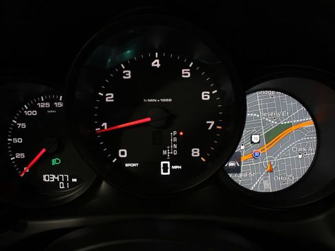 Used 2018 Porsche Macan AWD/4WD image 35