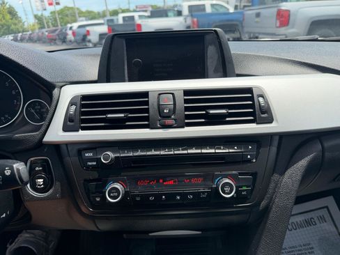 Used 2013 BMW 328i xDrive Sedan AWD/4WD image 22