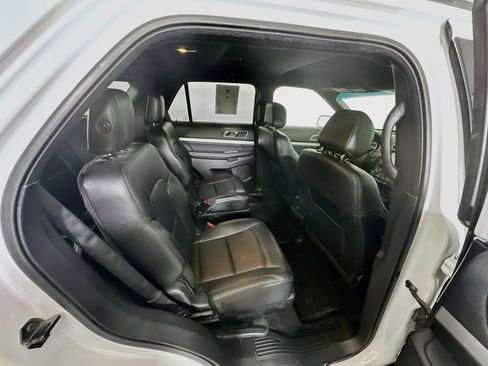 Used 2016 Ford Explorer XLT w/ Equipment Group 202A FWD image 31
