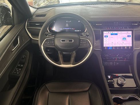 Used 2024 Jeep Grand Cherokee L Limited w/ Black Appearance Package AWD/4WD image 19