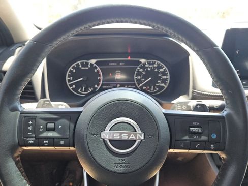 Used 2024 Nissan Rogue SV w/ SV Premium Package FWD image 11