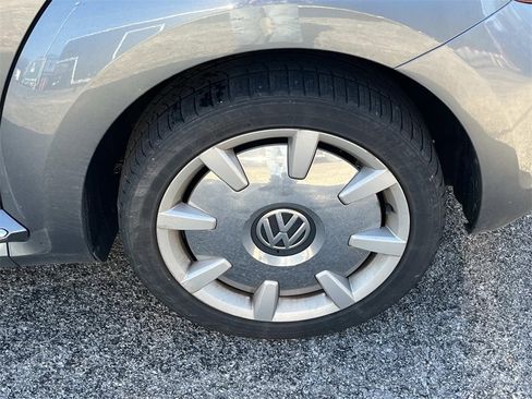 Used 2019 Volkswagen Beetle 2.0T SE image 11