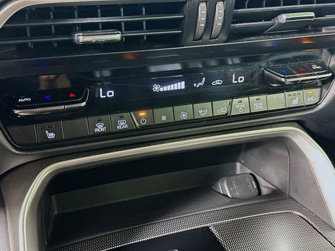 Used 2024 MAZDA CX-90 3.3 Turbo w/ Preferred Plus image 23