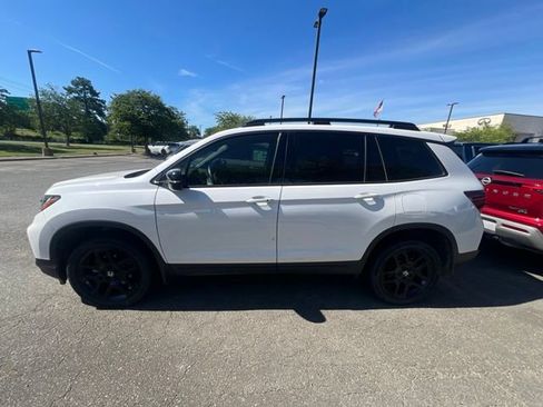 Used 2024 Honda Passport Black Edition image 6