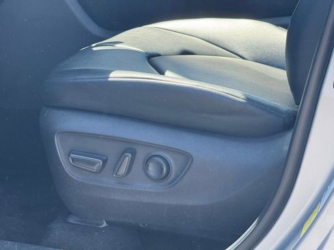 Used 2023 Toyota Highlander XLE image 25