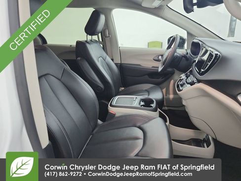 Used 2024 Chrysler Pacifica Touring-L FWD image 33