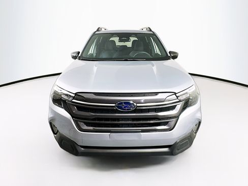 Used 2025 Subaru Forester Premium AWD/4WD image 2