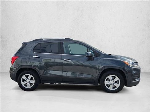 Used 2020 Chevrolet Trax LT w/ Driver Confidence Package image 4