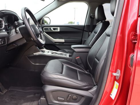 Used 2023 Ford Explorer XLT w/ Equipment Group 202A image 10