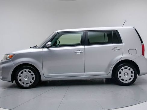 Used 2015 Scion xB FWD image 2