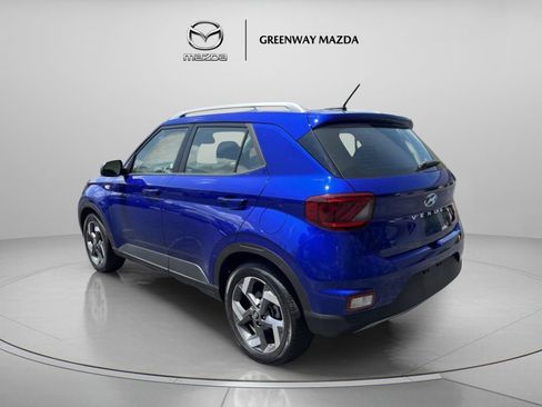 Used 2025 Hyundai Venue SEL FWD image 5