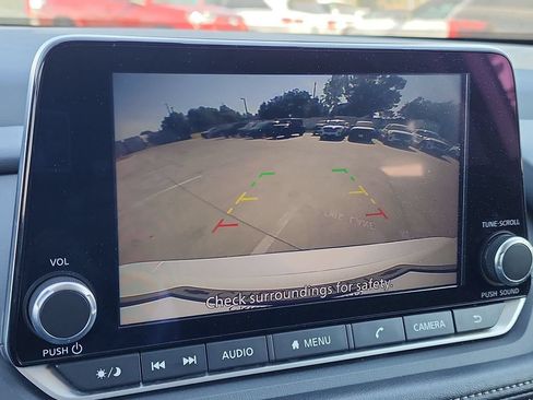 Used 2024 Nissan Rogue SV FWD image 17