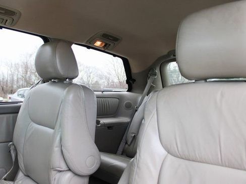 Used 2005 Toyota Sienna XLE image 24