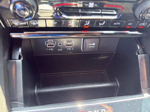 Used 2024 Jeep Grand Cherokee Limited w/ Black Appearance Package AWD/4WD image 20