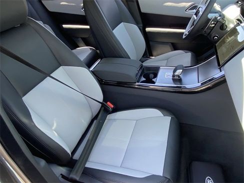 New 2026 Land Rover Range Rover Velar Dynamic SE image 10