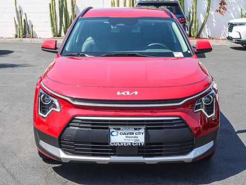 Used 2025 Kia Niro LX FWD image 2