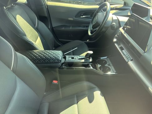Used 2024 Toyota Prius XLE image 6