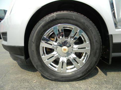Used 2013 Cadillac SRX FWD image 4