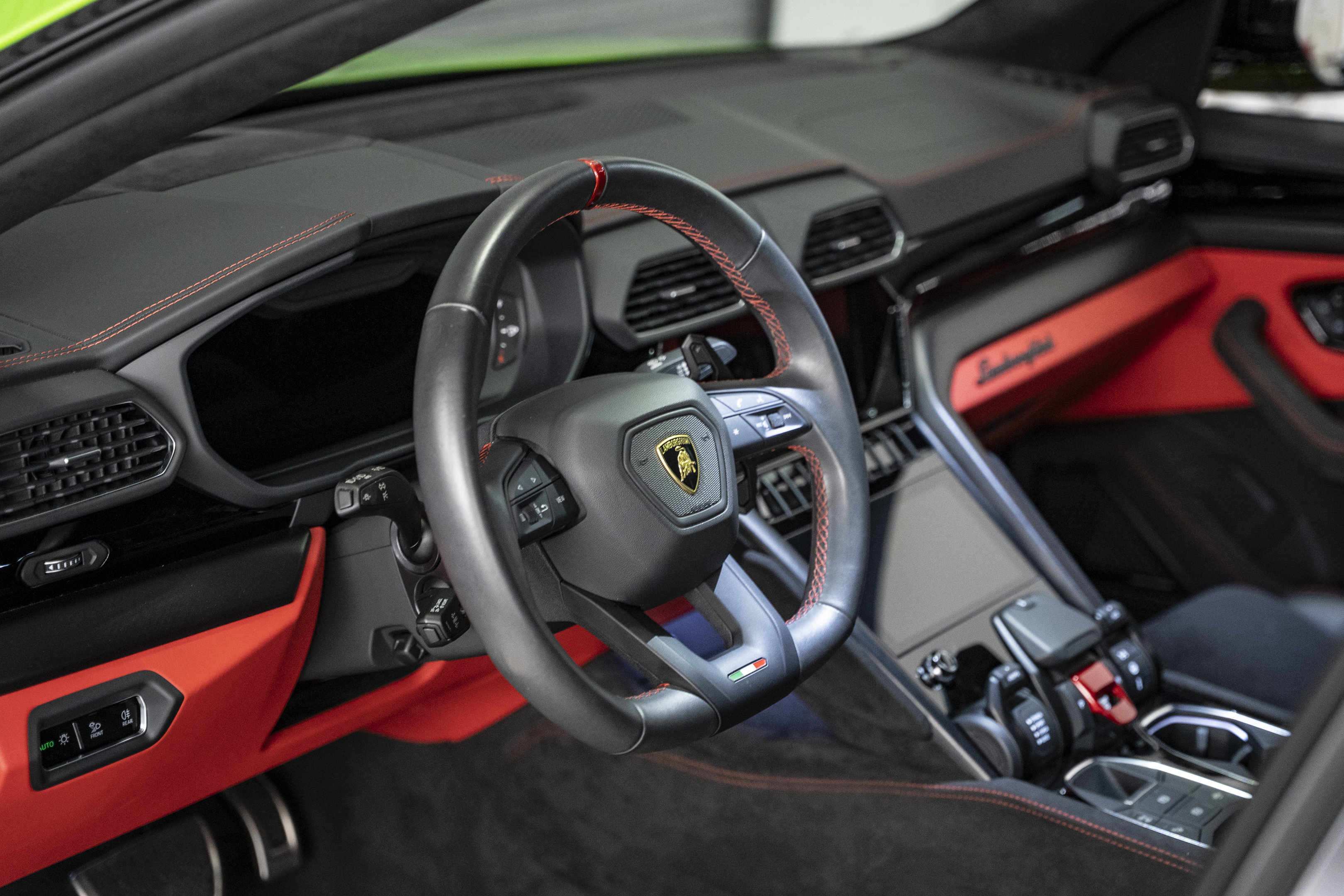Used 2024 Lamborghini Urus S AWD/4WD image 30