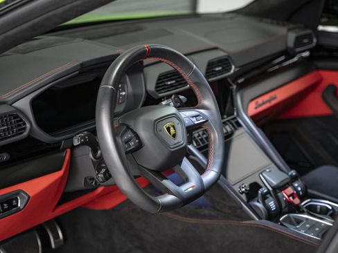 Used 2024 Lamborghini Urus S AWD/4WD image 30