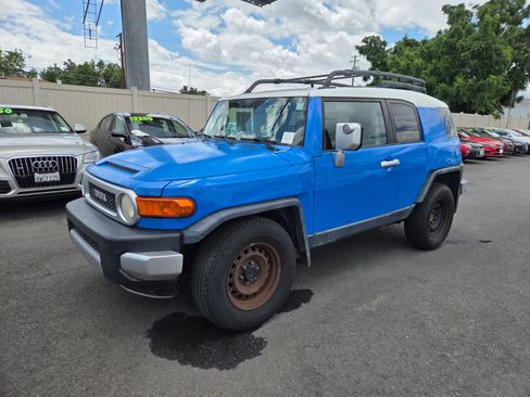 Used 2007 Toyota FJ Cruiser 2WD image 1