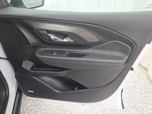 Used 2024 GMC Terrain SLT w/ Infotainment Package II image 6