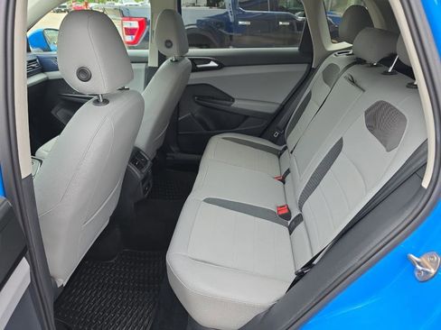 Used 2023 Volkswagen Taos SE image 16