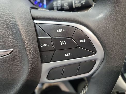 Used 2023 Chrysler Voyager LX FWD image 38