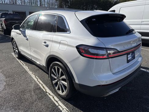 Used 2019 Lincoln Nautilus Select image 10