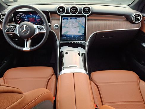 Used 2025 Mercedes-Benz GLC 300 4MATIC image 10